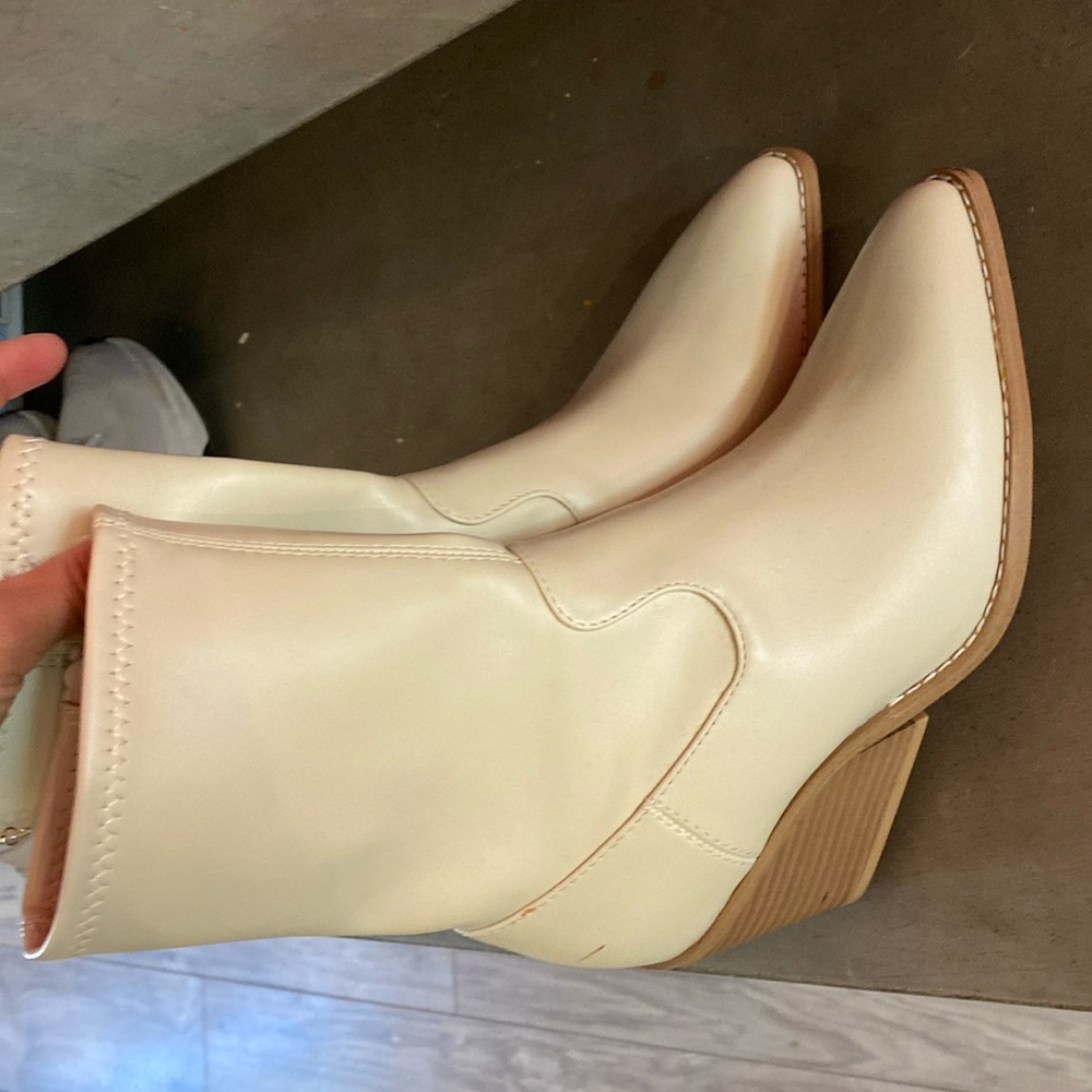 Universal thread boots